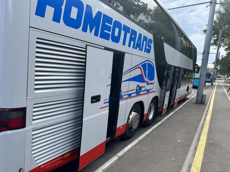 Autocar RomeoTrans pregătit de plecare