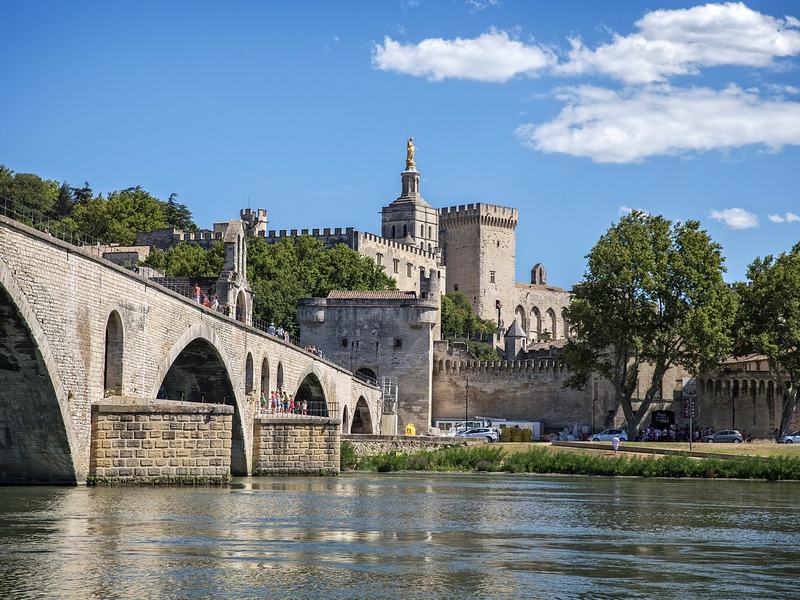 Avignon — destinație RomeoTrans